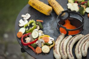 Feuerhand - Pyron Plate mit Grillplatte, Kochaufsatz und Trägergestell mit Plattenhaken, Foto 