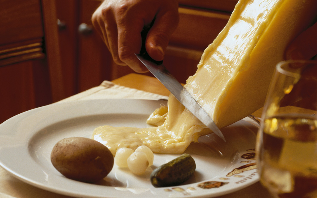 Raclette, eine Schweizer Käsespezialität. Foto: © Switzerland-Tourism-By-line-STswiss